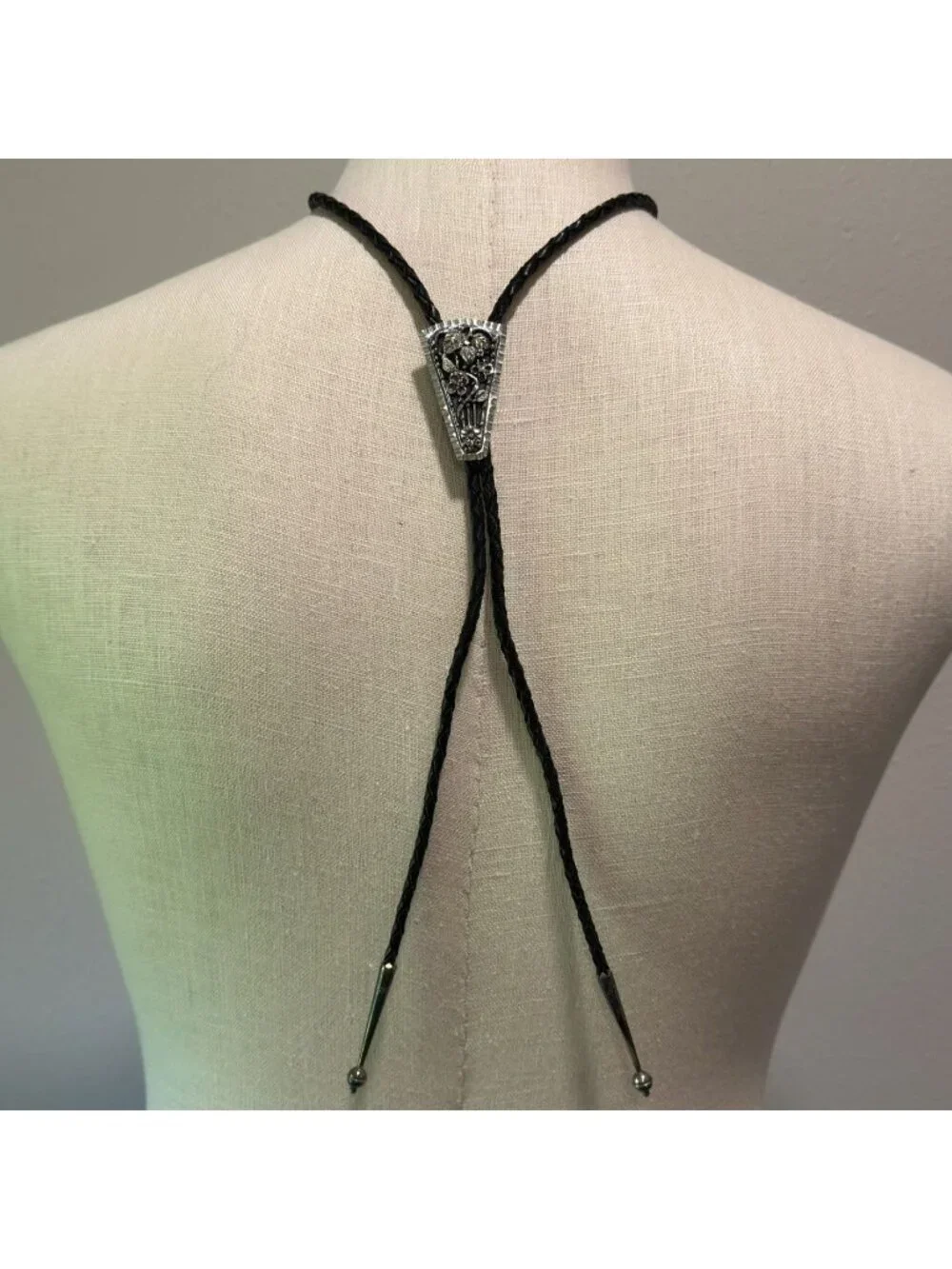Vtg Black Hills Sterling Silver Bolo Tie Floral Silver Tips Braided Leather USA